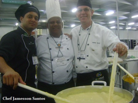 Os Chefs Jamesson Santos,Lázaro do Grupo Guaiamum Gigante e  Valter Jarocki – Diretor Executivo da Abrasel-PE.